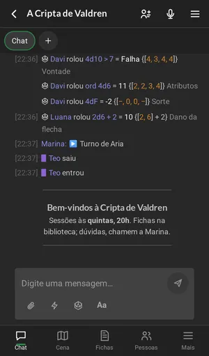 A mesa no celular, na aba Chat: as mensagens, a caixa de texto com o botão Enviar e, embaixo, as abas Chat, Cena, Fichas, Pessoas e Mais.